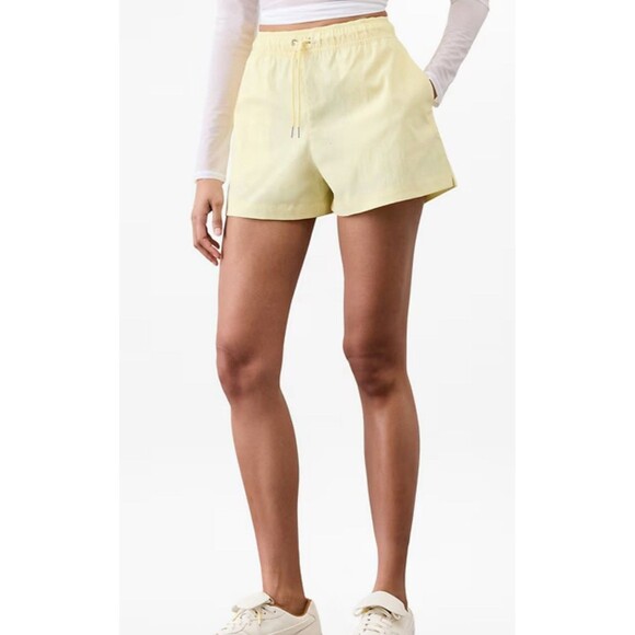 Athleta NWT Midday Short Women’s L‎ Butter Yellow Poplin Protection Activewear - Picture 1 of 8